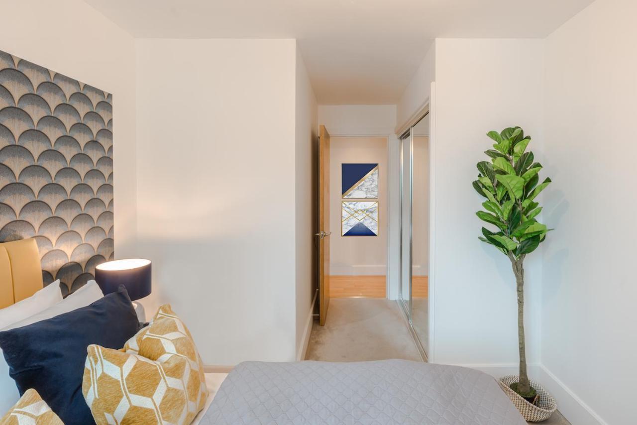 Best Thames View In Town! Large Luxxe Nomad Design Family Home London Bagian luar foto
